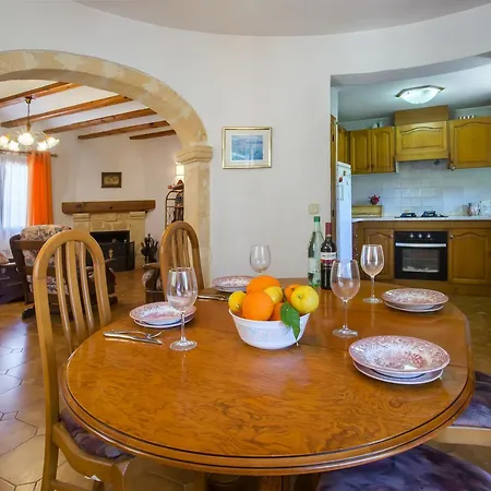 Morera By Aguilarent